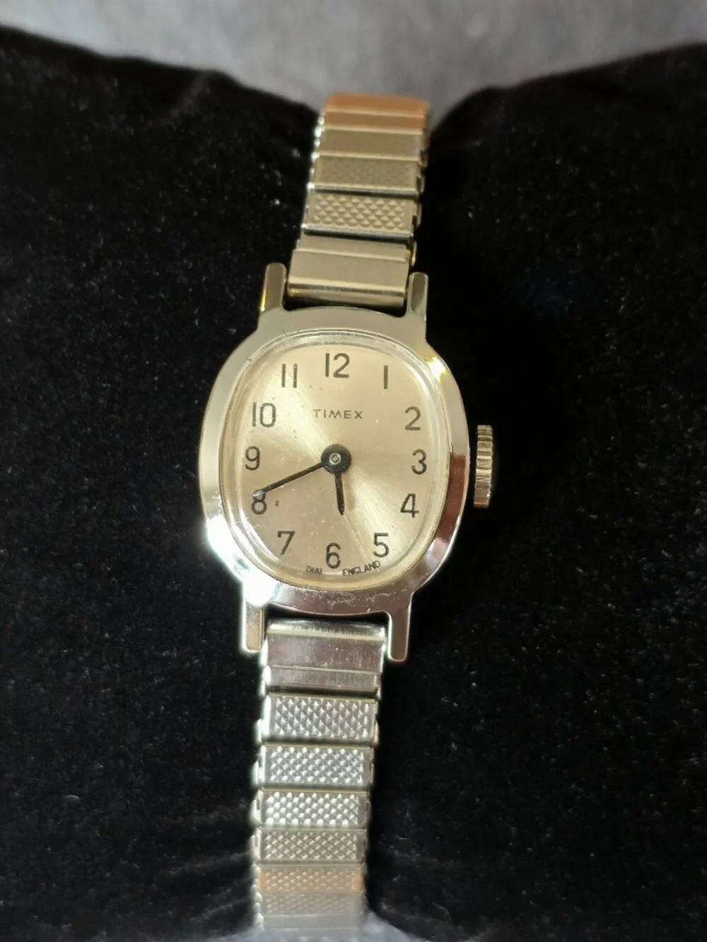 Vintage 1980 Timex Women's Watch, Case England, Movement Mexico, 17 mm, 10118023